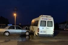 Otomobil işçi servisi ile çarpıştı: 6 yaralı