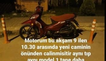 Cami önündeki iki motosikleti çaldılar