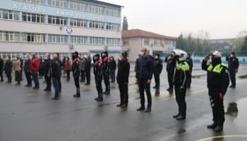 Sakarya'da tüm okullarda bayrak töreni yapıldı