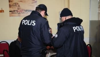15 kişi Kahvede oyun oynarken yakalandı
