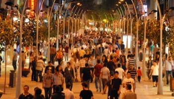 Evliler ve 65 yaş üzeri daha mutlu
