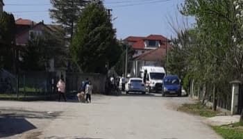 Akyazı'da araç oyun oynayan çocuklara çarptı 3 yaralı