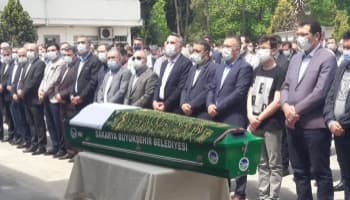 Mutlu Işıksu'nun babası toprağa verildi. Korucuk'taki evinde kalp krizi geçirmişti.