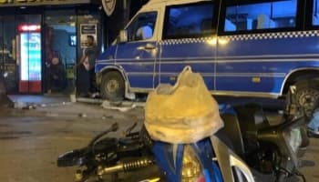 Yolcu Minibüsü ile Elektrikli Bisiklet Kaza Yaptı : 3 Yaralı