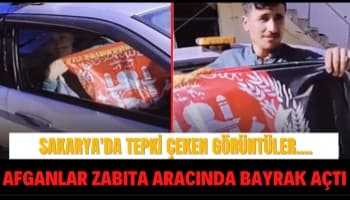 Afganlar Zabıta Aracında Bayrak Açtı