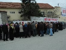 Ucuz Ev Eşyası İzdihamı