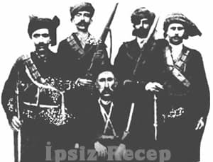 <P class=MsoNormal style="MARGIN: 0cm 0cm 10pt"><SPAN style="FONT-SIZE: 10pt; LINE-HEIGHT: 115%; FONT-FAMILY: 'Verdana','sans-serif'"><STRONG>TARİH<?xml:namespace prefix = o ns = "urn:schemas-microsoft-com:office:office" /><o:p></o:p></STRONG></SPAN></P>
<P class=MsoNormal style="MARGIN: 0cm 0cm 10pt; LINE-HEIGHT: normal; mso-margin-top-alt: auto; mso-margin-bottom-alt: auto"><SPAN style="FONT-SIZE: 10pt; FONT-FAMILY: 'Verdana','sans-serif'; mso-fareast-font-family: 'Times New Roman'; mso-bidi-font-family: 'Times New Roman'">Karasu İlçesinin tarihi Frigyalılara kadar uzanmaktadır. Bölgede ilk yerleşim birimi Küçük Karasu Köyüdür. Karasu Bizanslıların elinde bulunmuştur. 1326 yılında Sultan Orhan Gazi&#8217;nin uç beylerinden Konuralp komutasındaki Osmanlı <FONT face="Verdana, Arial, Helvetica, sans-serif">kuvvetleri Sakarya ile birlikte Karasu&#8217;yu da Osmanlı topraklarına katmıştır. <o:p></o:p></FONT></SPAN></P>
<P class=MsoNormal style="MARGIN: 0cm 0cm 10pt; LINE-HEIGHT: normal; mso-margin-top-alt: auto; mso-margin-bottom-alt: auto"><SPAN style="FONT-SIZE: 10pt; FONT-FAMILY: 'Verdana','sans-serif'; mso-fareast-font-family: 'Times New Roman'; mso-bidi-font-family: 'Times New Roman'"><FONT face="Verdana, Arial, Helvetica, sans-serif">İlçe Pazar suyu namı ile 1888 yılına kadar Kastamonu Eyaletine, daha sonra İzmit Livasına bağlanmıştır. İstiklal Savaşı sırasında Adapazarı, Sapanca ve</FONT> Geyve Yunanlılar tarafından işgal edilmiş olduğu halde Karasu&#8217;ya düşman girememiştir. Savunmada öne çıkan lider isim İpsiz Recep olmuştur. İpsiz, etrafındaki adamları ile halkı da yanına alarak düşman kuvvetlerine karşı koymuştur. Ankara&#8217;da kendisine üç istihbarat subayı vererek Karasu&#8217;ya saldıran Yunan kuvvetlerine karşı gerekli hazırlıklar yapılmış, Yunan kuvvetlerine saldırılarak zafer kazanılmış bu başarılarından dolayı İstiklal&nbsp; Madalyası ile ödüllendirilmiştir.<o:p></o:p></SPAN></P>