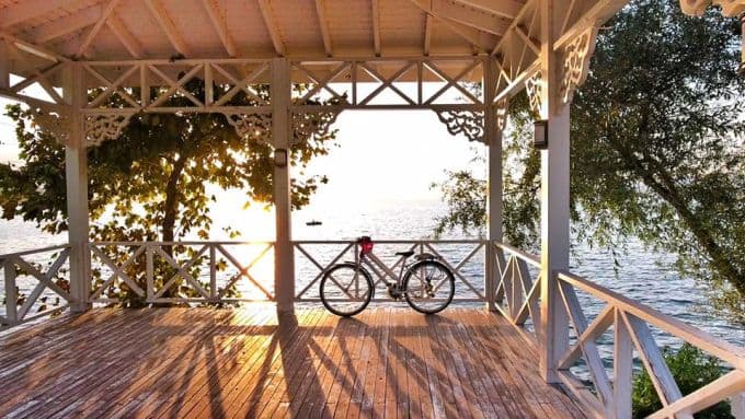 <p>&nbsp;</p><p><font face="arial,helvetica,sans-serif"><sub><font size="2">Burası bisiklet parkunun bittiği park. İ&ccedil;inde bir b&uuml;fe var.</font></sub></font></p>