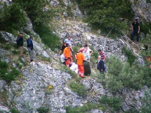 Kaçan arıları ararken, kanyondan düşüp öldü