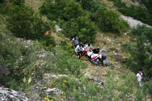 Kaçan arıları ararken, kanyondan düşüp öldü