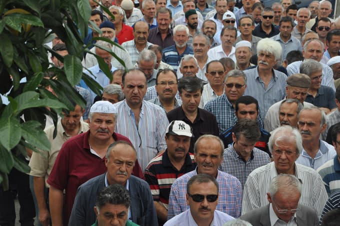 Zeki Toçoğlu, dayısını son yolculuğuna uğurladı