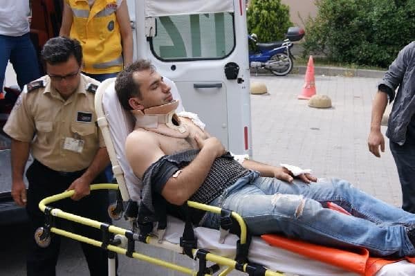 Karpuz yüklü kamyon devrildi, karpuzlar yola saçıldı