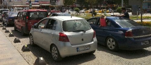 Camdan sarkan çocuk, yürekleri ağızlara getirdi