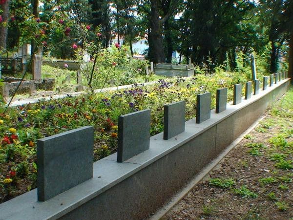 Hendek'te mezarlara standart getiriliyor