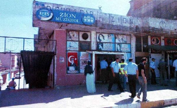 Karasu Sahili'ndeki eğlence mekanlarına mühür
