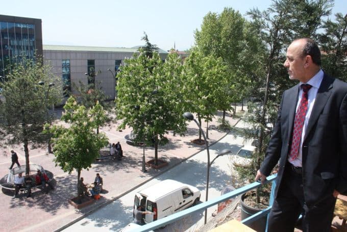 Yolun trafiğe kapatılma saatini vatandaşlar belirledi