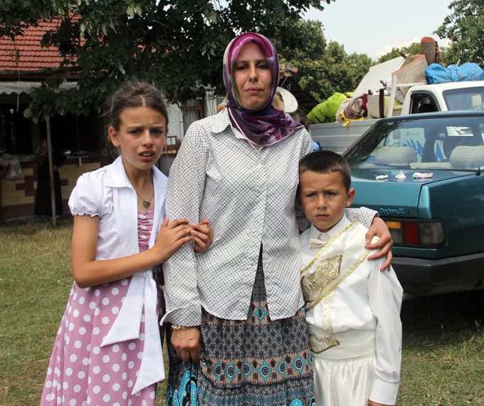 İki çocuğuyla sokakta kaldı