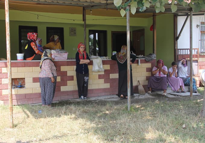 İki çocuğuyla sokakta kaldı