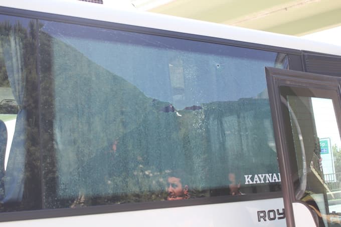 AK Parti mitingine giden otobüsü taşladılar