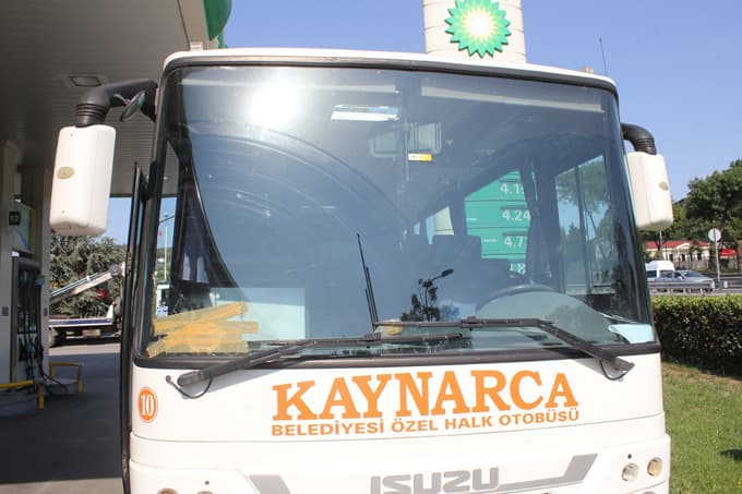 AK Parti mitingine giden otobüsü taşladılar