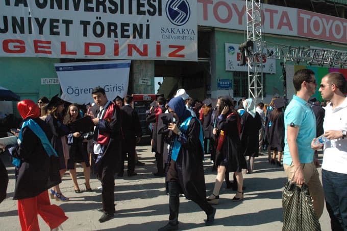60 yaşında 4. üniversiteyi bitirdi