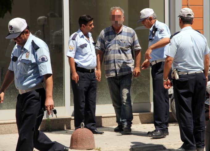 Alkollü sürücü polislere zor anlar yaşattı