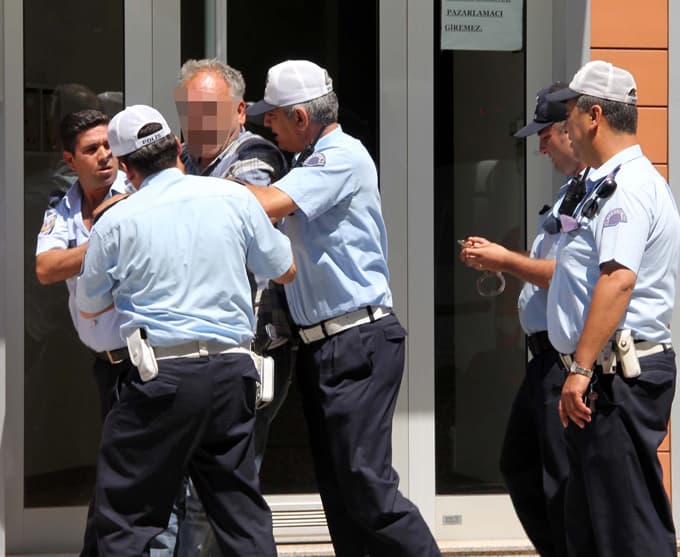 Alkollü sürücü polislere zor anlar yaşattı