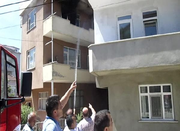 Kaynarca'da yangın paniği