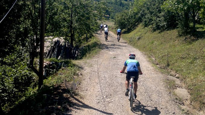 Bisiklet tutkunları Çiğdem Yaylası'nda pedal çevirdi