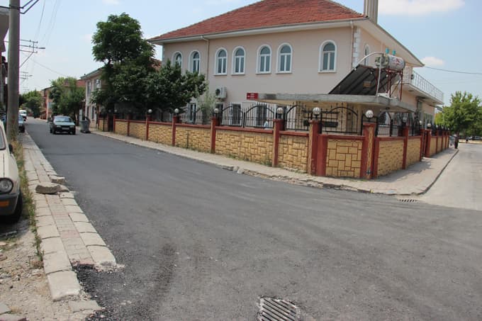 Şeker Mahallesi'nin yolları asfaltlanıyor