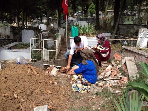 35 yıllık husumet mezarları açtırdı