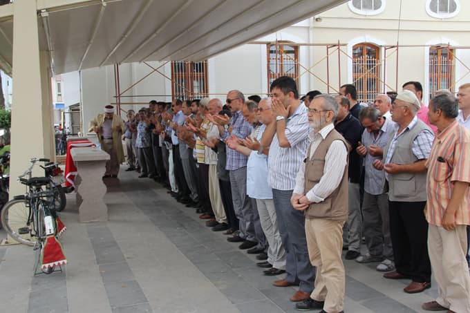 Şehit edilen Türkmenler için gıyabi cenaze namazı