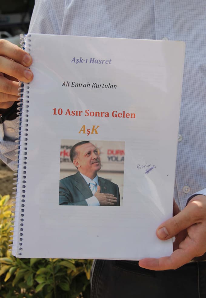 Başbakan'ı anlatan kitabı piyasaya çıkmadan çalındı