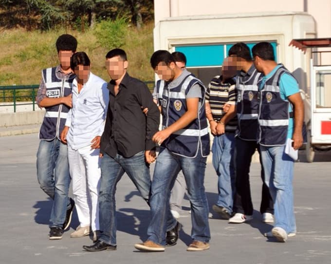 Zehir tacirlerine sıkı takip: 10 kişi gözaltına alındı
