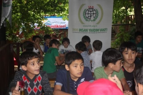 Yetim çocuklar gönüllerince bir gün geçirdi