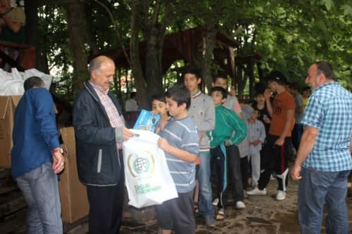 Yetim çocuklar gönüllerince bir gün geçirdi