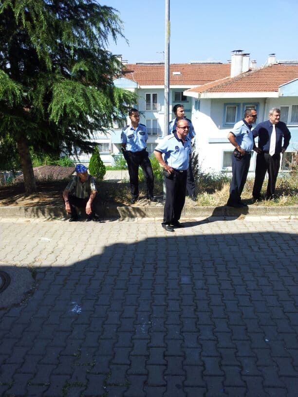 Yaşlı adamın çöp evi temizlendi