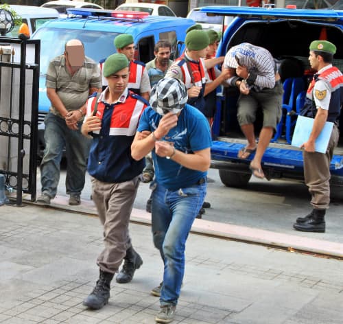 Tren hattından bakır kablo çalan şebeke çökertildi