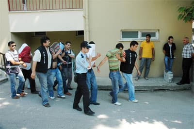 Hırsızlık Çetesi, Çalıntı Paralarla Alem Yapmış