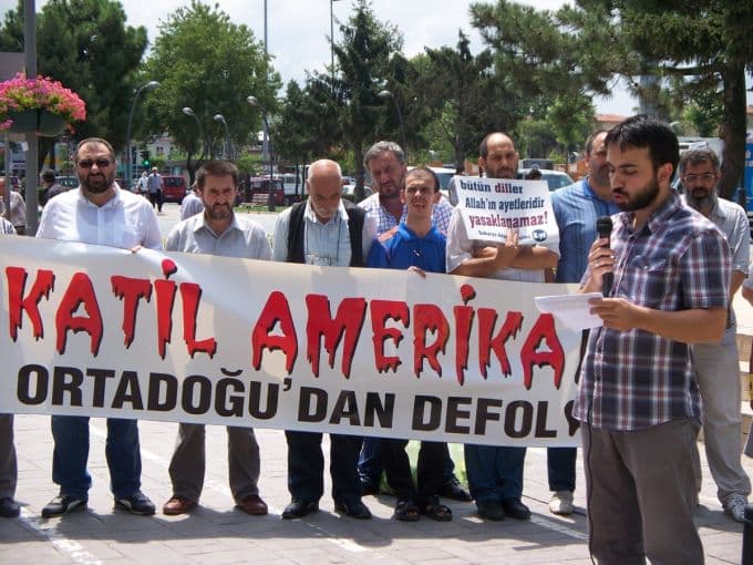 Mısır'daki darbeyi protesto ettiler