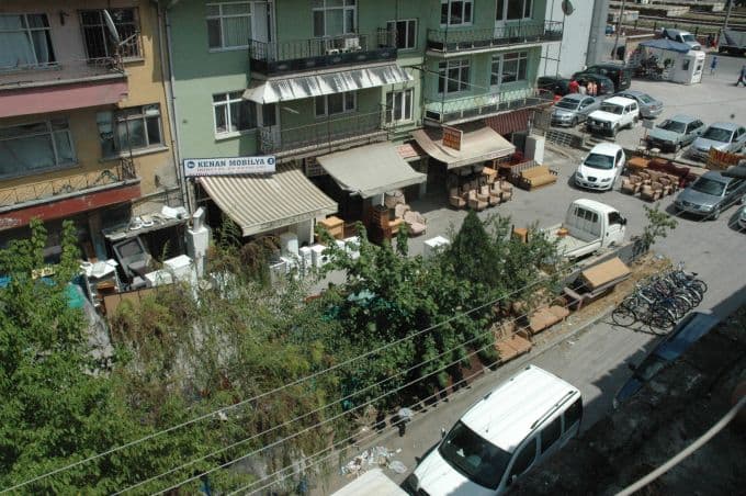 Madde bağımlıları esnafı canından bezdirdi