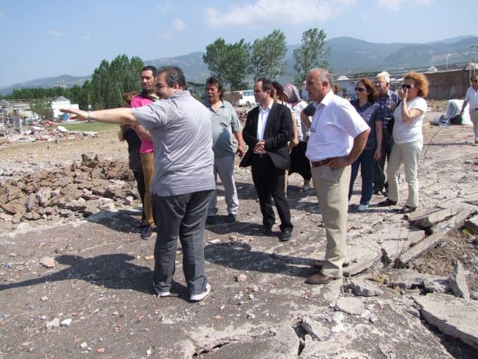 Keleş, patlama yaşayan fabrikada incelemede bulundu