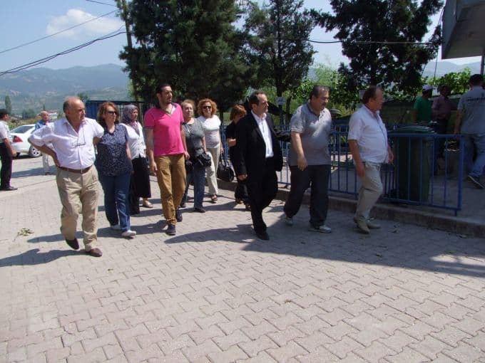 Keleş, patlama yaşayan fabrikada incelemede bulundu