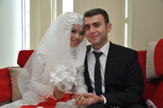 Önce müslüman oldu, sonra da evlendi