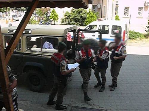 Otoban hırsızları jandarmaya biber gazı sıktı