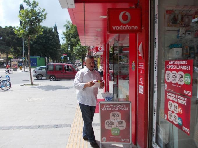 Adapazarı'ndaki caddelere bu uyarı yazıları asılıyor