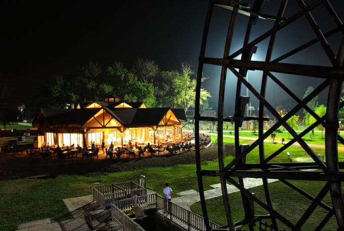 Kent Park'taki kafeterya açıldığı gün doldu taştı