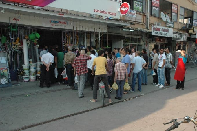 Katlı Pazar'daki balta ve kazmalı kavgada kan aktı