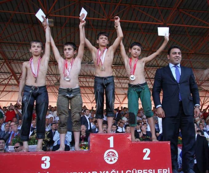 Sakaryalı küçük güreşçi Kırkpınar'da birinci oldu