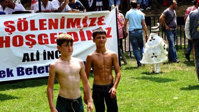 Sakaryalı küçük güreşçi Kırkpınar'da birinci oldu